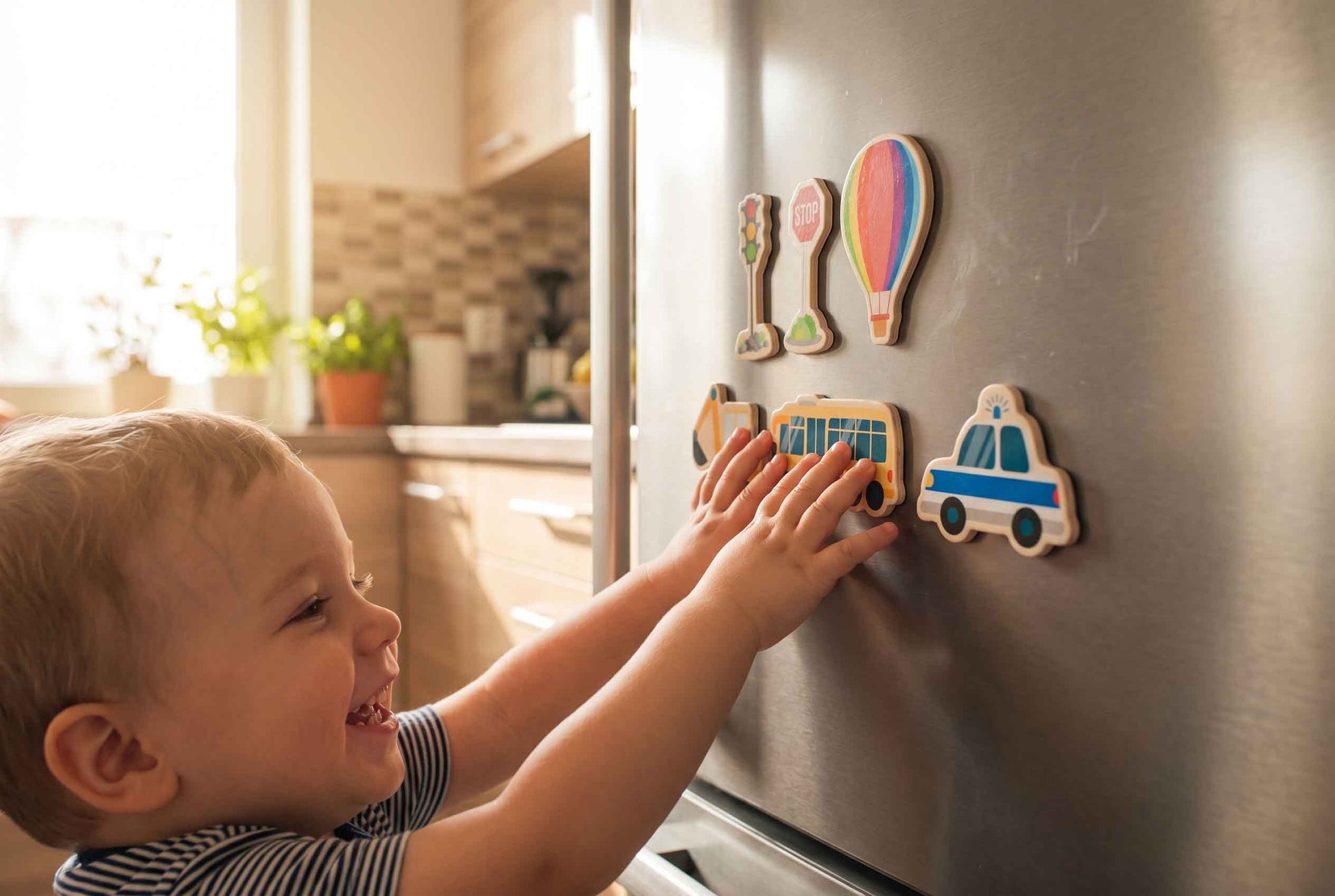 Bunte Stadt Holzmagnete am Kühlschrank – kreatives Lernspielzeug für Zuhause